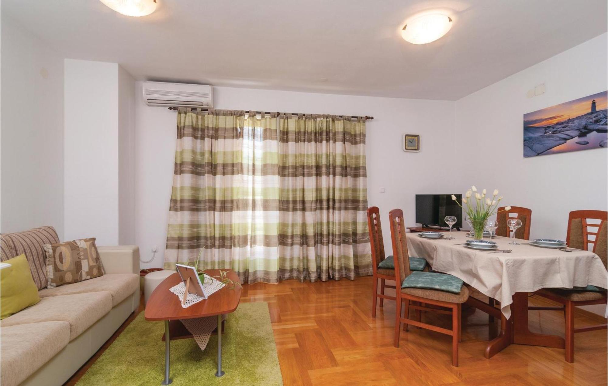 Lovely Apartment In Split With Wifi Exterior foto